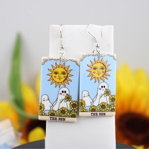 Women’s fashion dangle earrings